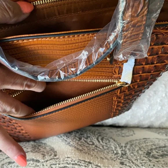 SALE! Vegan Leather, Alligator print Wallet and Handbag - Picture 3 of 16